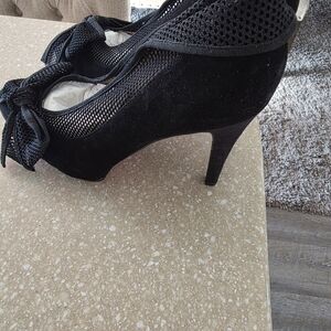 Elegant Black Mesh Heels 9M Bow At Toe